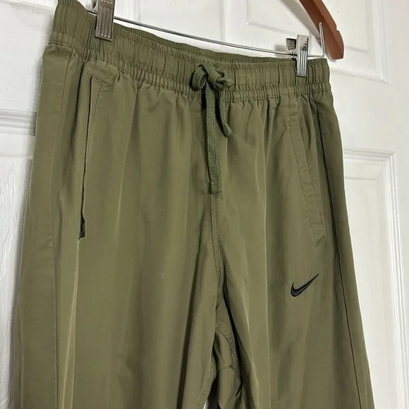 Nike Men's Swoosh Cuffed Joggers Olive green size Medium - Picture 3 of 11